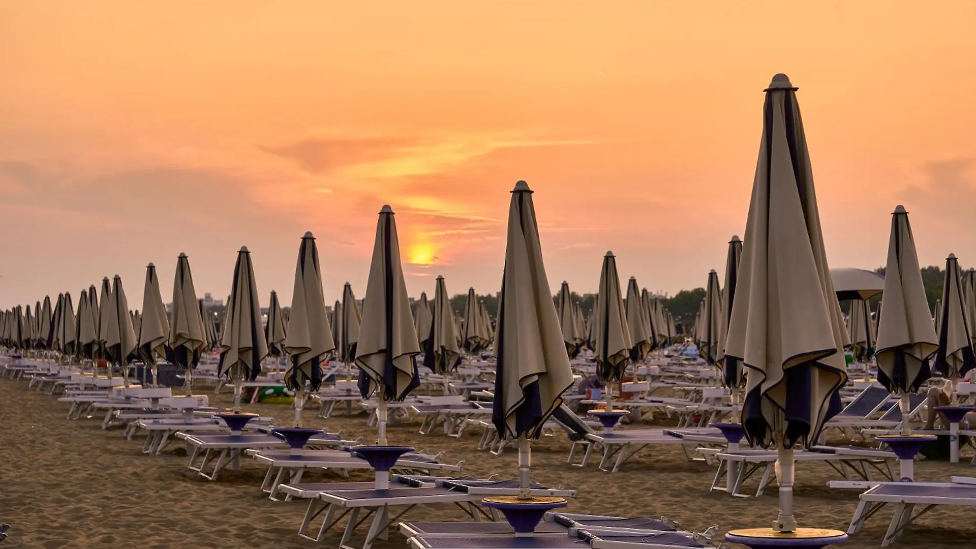 Apartment Comfy Flat Just 80M From The Beach Bibione Italy